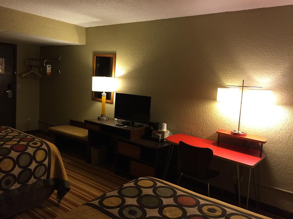 Hotel Super 8 By Wyndham Redfield Exterior foto