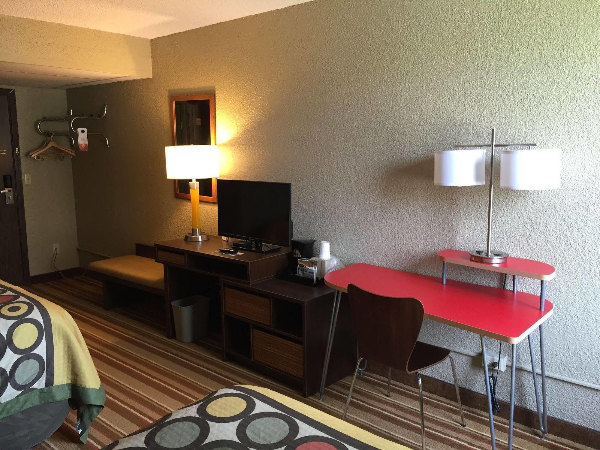 Hotel Super 8 By Wyndham Redfield Exterior foto